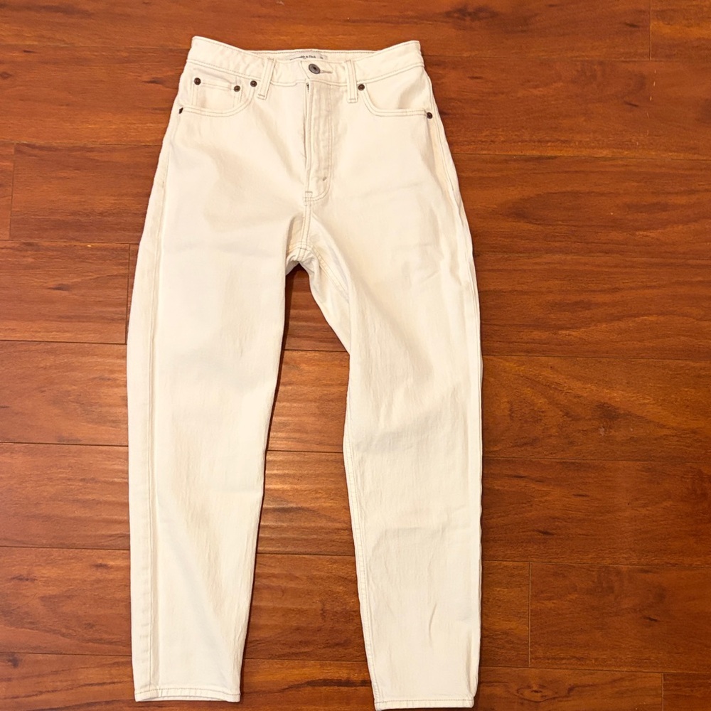 Abercrombie & Fitch High-Rise White Slim Taper Jeans